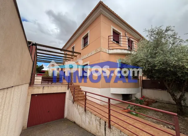Casa pareada en venta en Valdepeñas