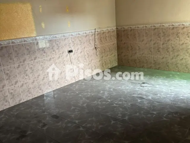 Casa en venta en Calle de Santa María de la Cabeza, cerca de Calle de los Molinos de Viento